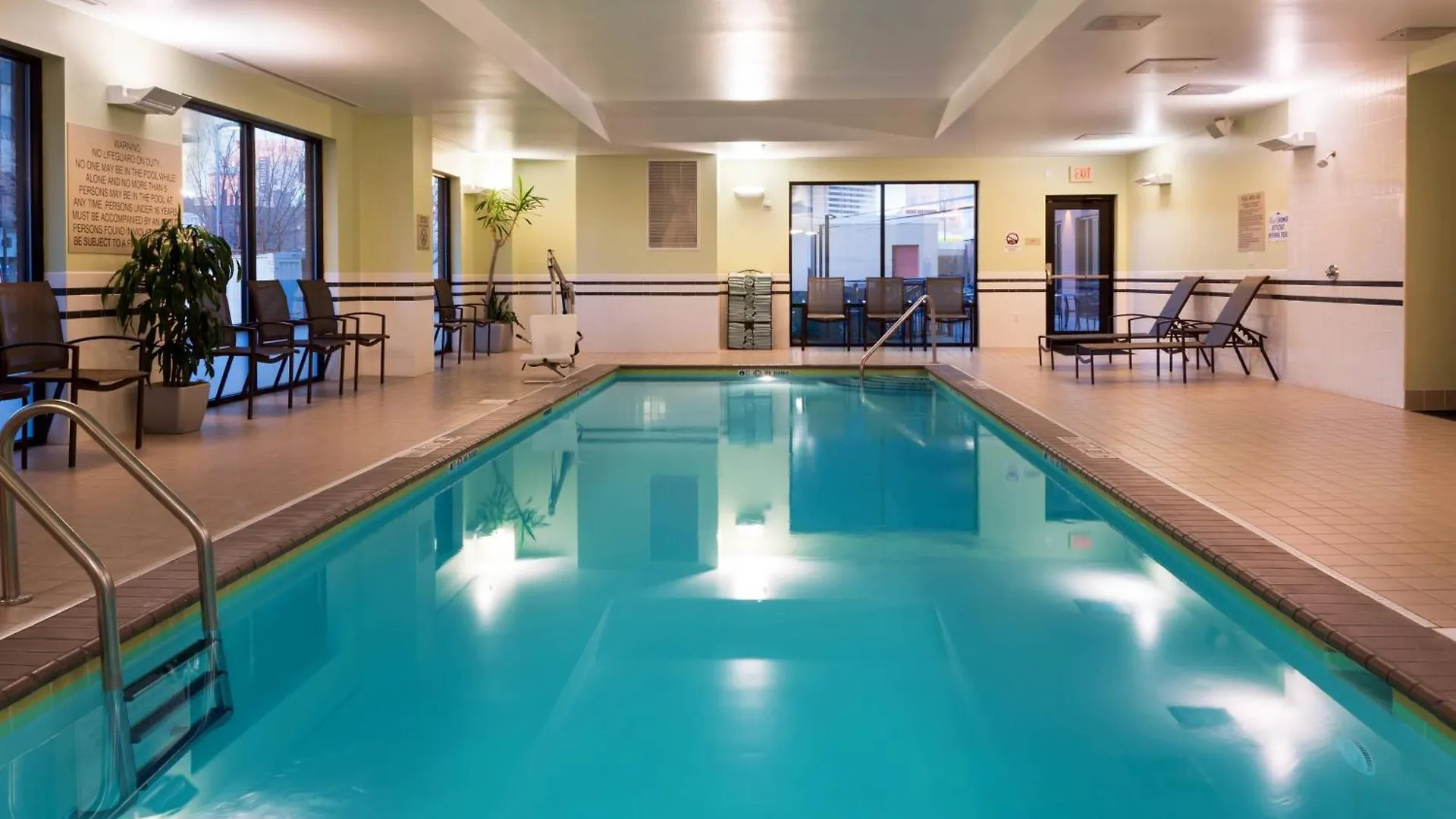 Kontakt z Fairfield Inn & Suites Louisville Downtown